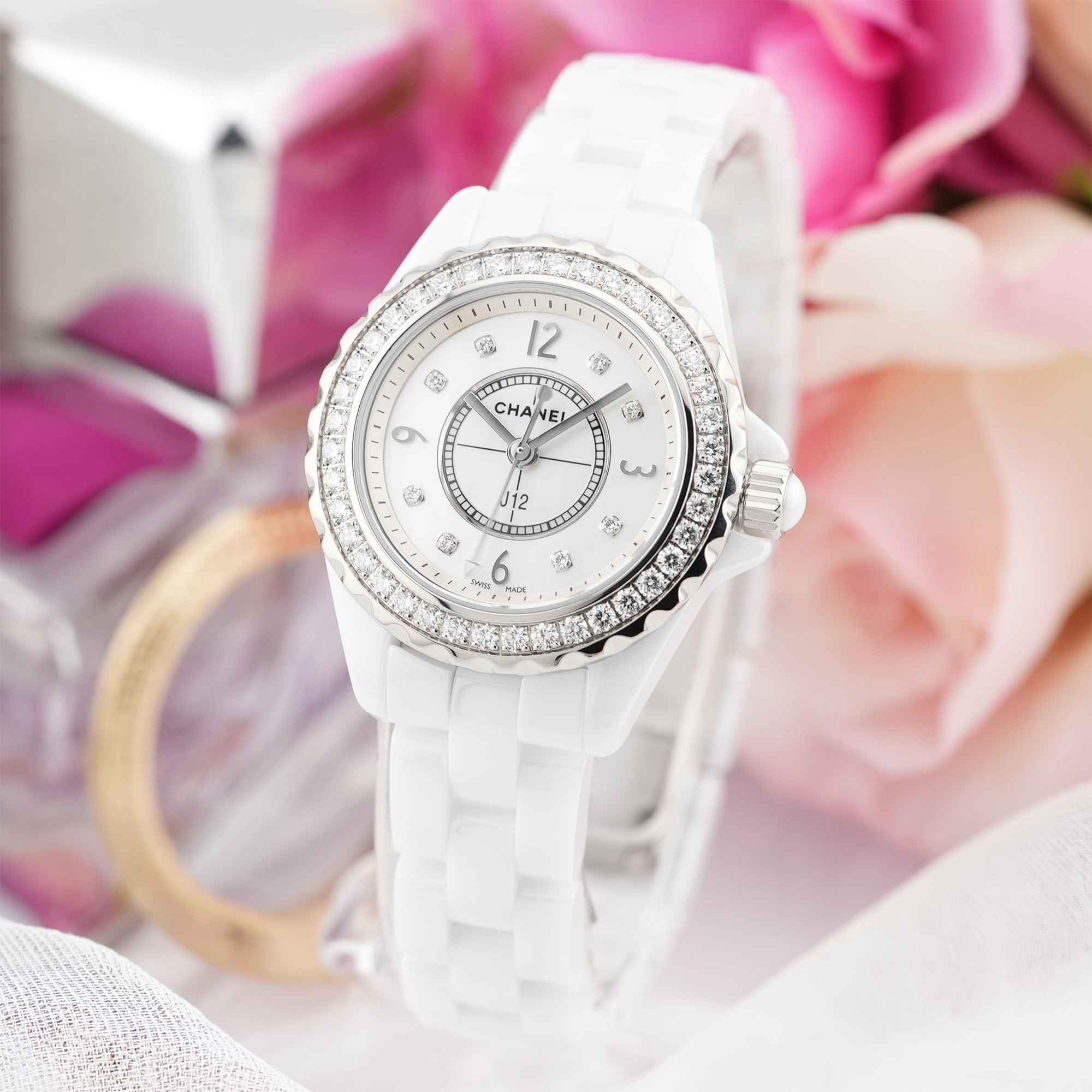 中古)CHANEL シャネル J12 H2572 ホワイトセラミック ベゼルダイヤ MOP