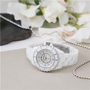 CHANEL シャネル J12 ホワイトセラミック MOP/8Pダイヤ 33mm H2422 メイン