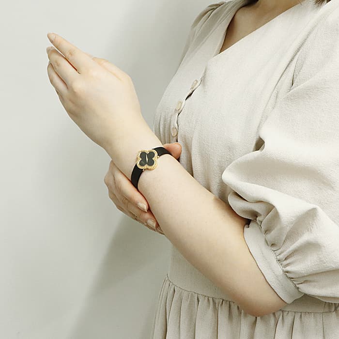 9/28限定【新品未使用2025 ヴァンクリーフアーペル アルハンブラ オニキス 中古)Van Cleef & Arpels ヴァン クリーフ&アーペル