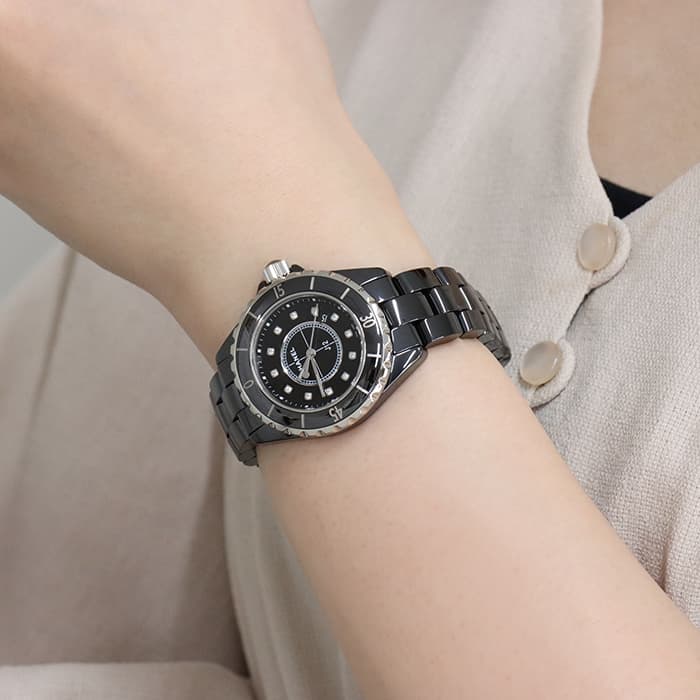 【美品】CHANEL J12 12pダイヤモンド 33mm 腕時計 H1625 新品)CHANEL シャネル J12 ブラック セラミック 12Pダイヤ H1625