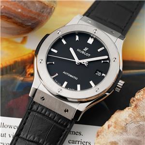 HUBLOT ウブロ クラシック フュージョン チタニウム 45mm 511.NX.1171.LR メイン