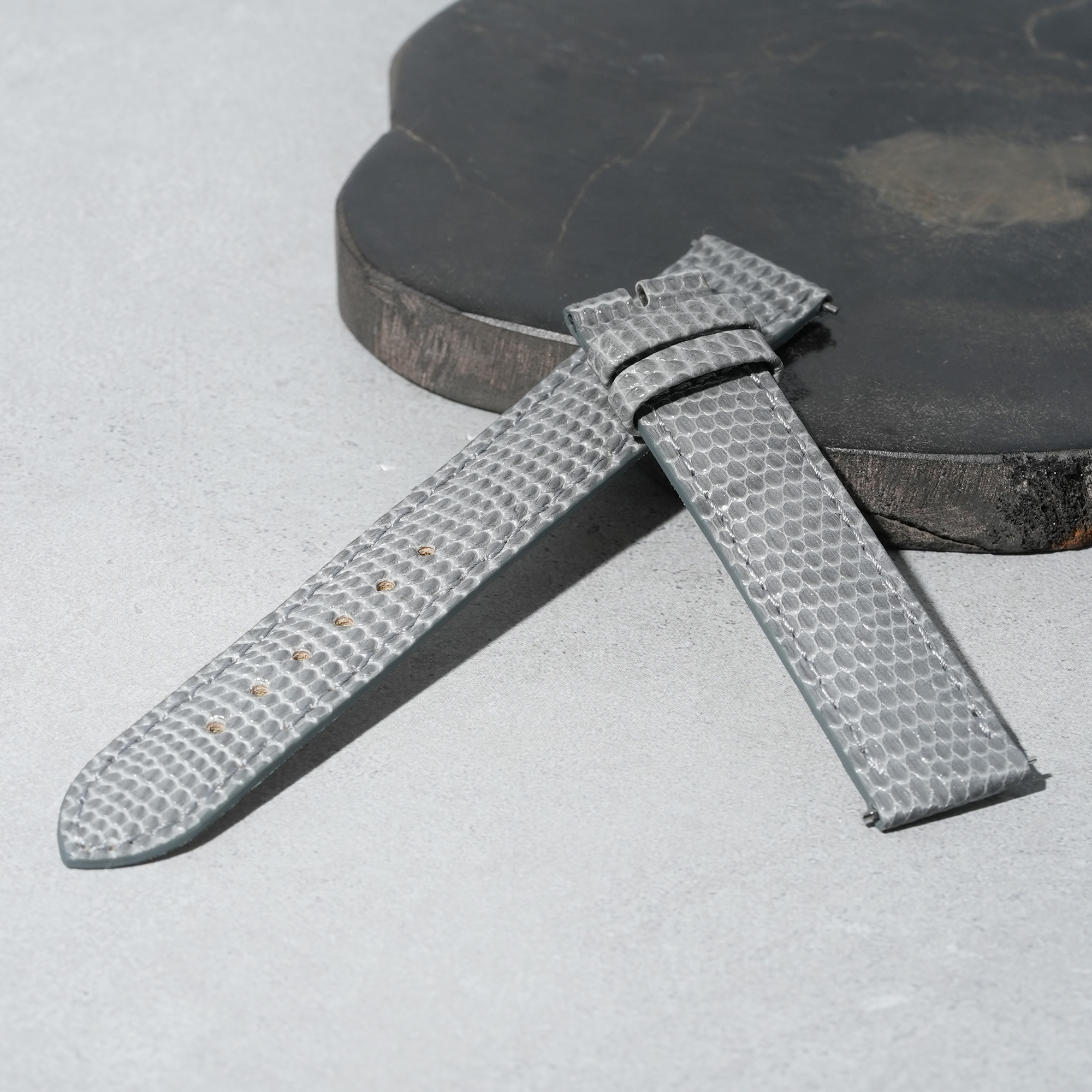 カミーユフォルネ　グレー　革時計ベルト 新品)CAMILLE FOUMET カミーユ・フォルネ リザード シャイニー・グレー